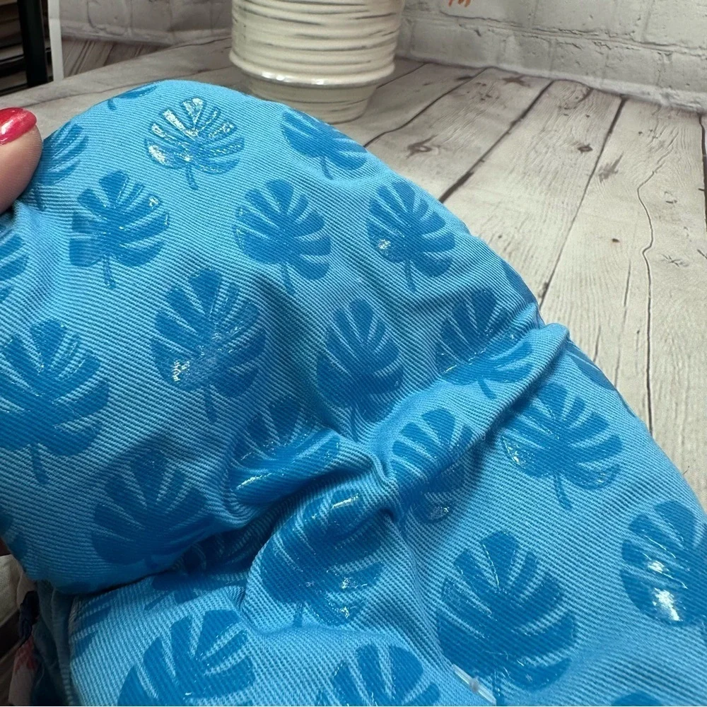 NWT Disney Stitch Blue and White Kitchen Towels and mini mitt set